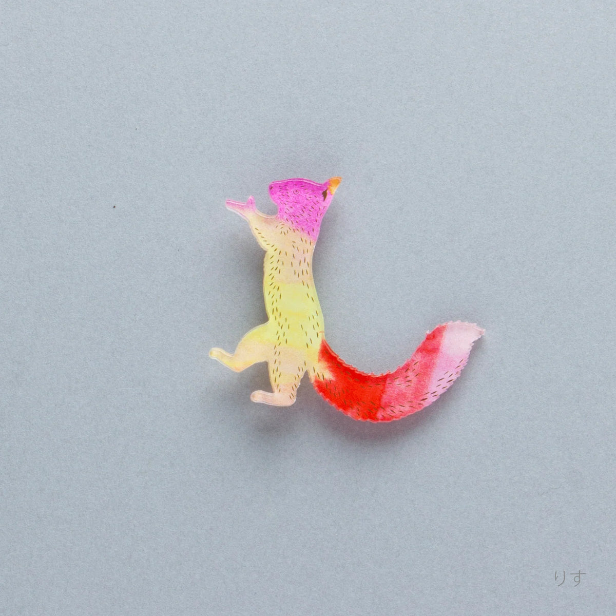 toumei　切り絵バッジ　リス