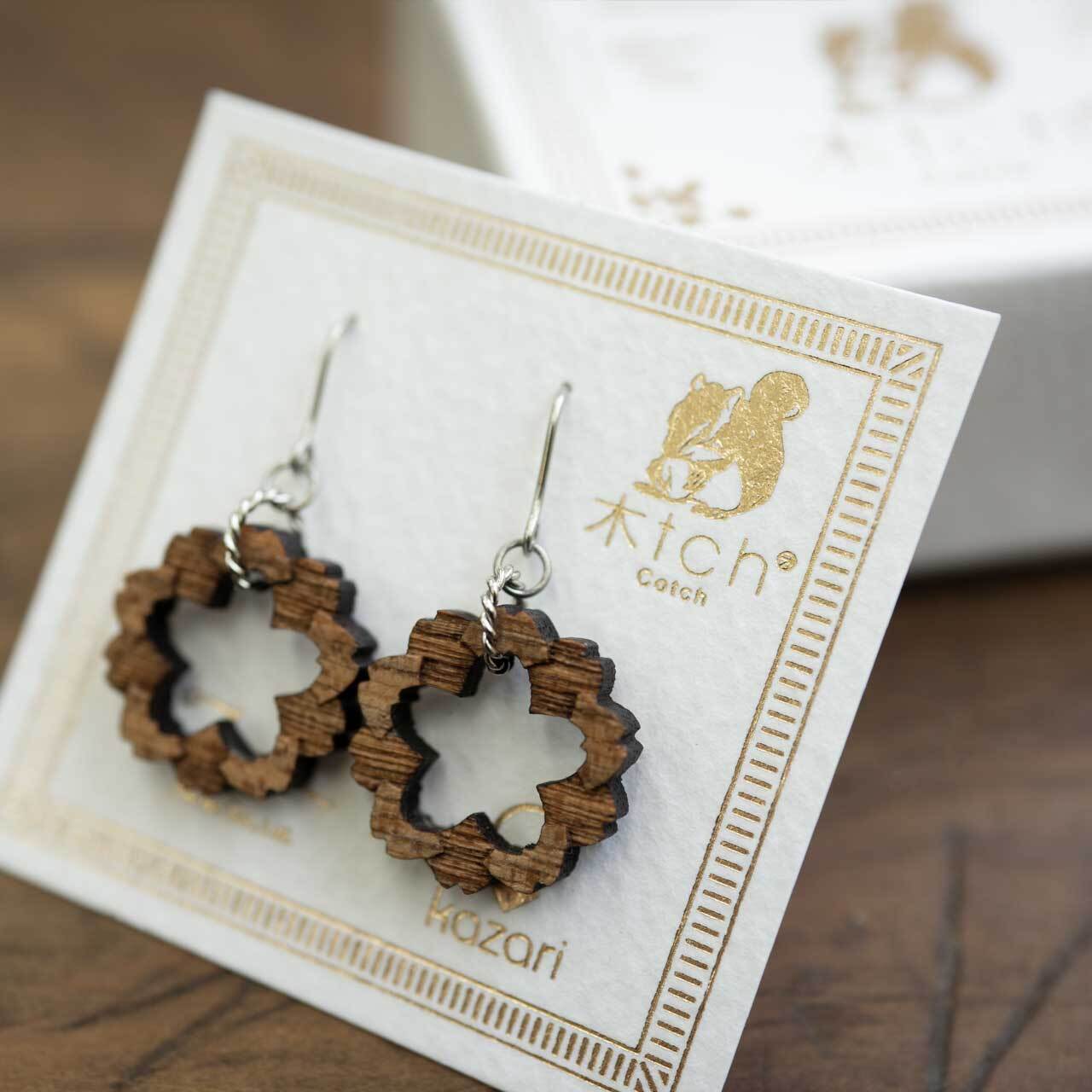 -木tch-ピアス　ハング：enjoy the spring（春を楽しむ）