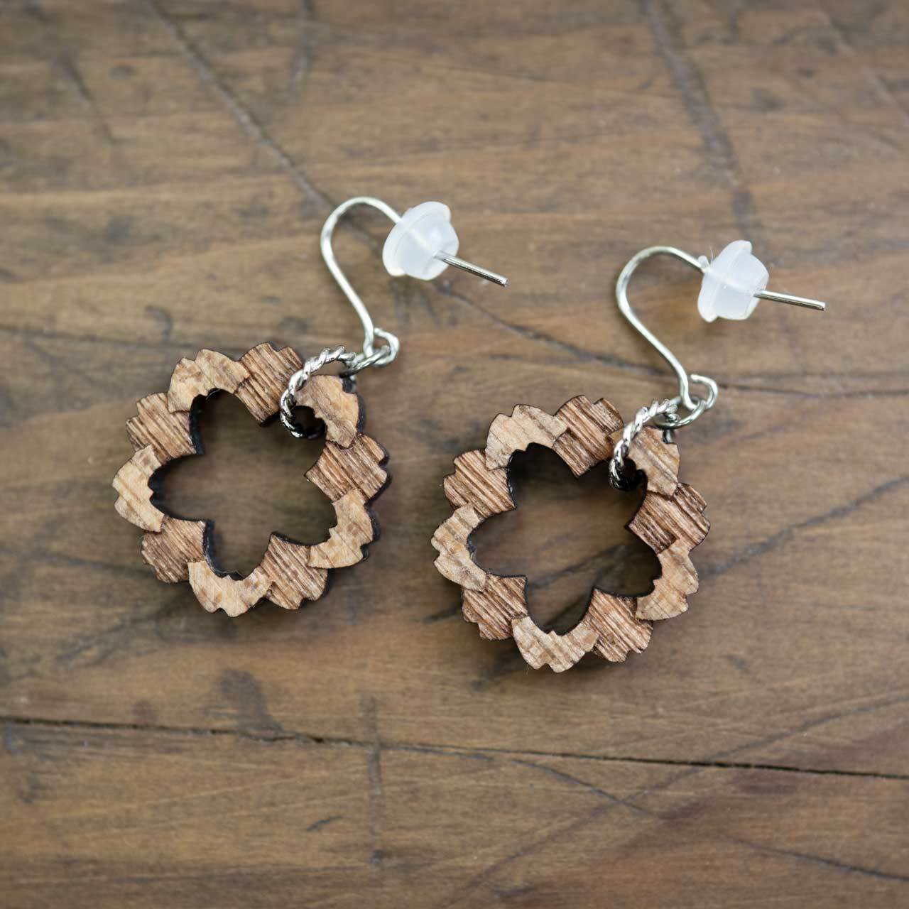 -木tch-ピアス　ハング：enjoy the spring（春を楽しむ）