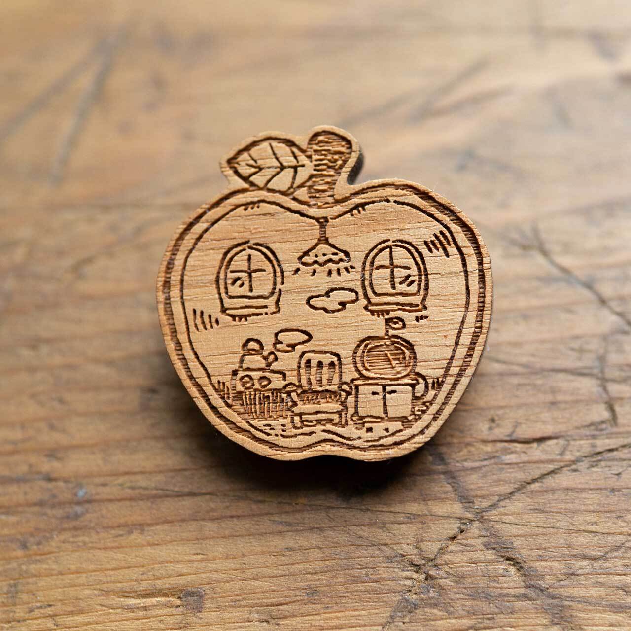 -木tch- ブローチ：apple hous（りんごの家）