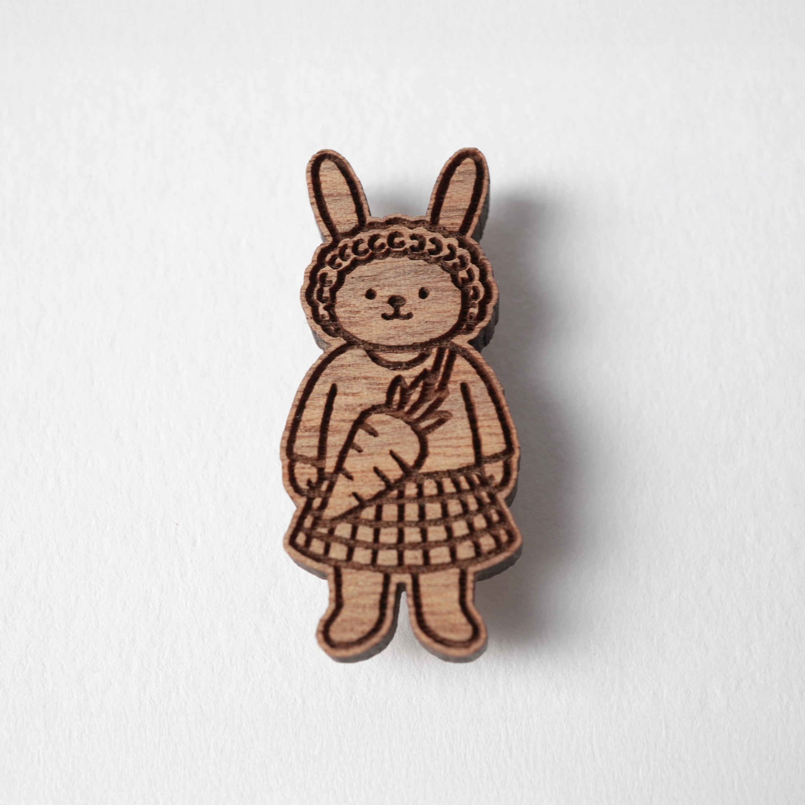 -木tch- ブローチ：curly usagi（カーリーうさぎ）