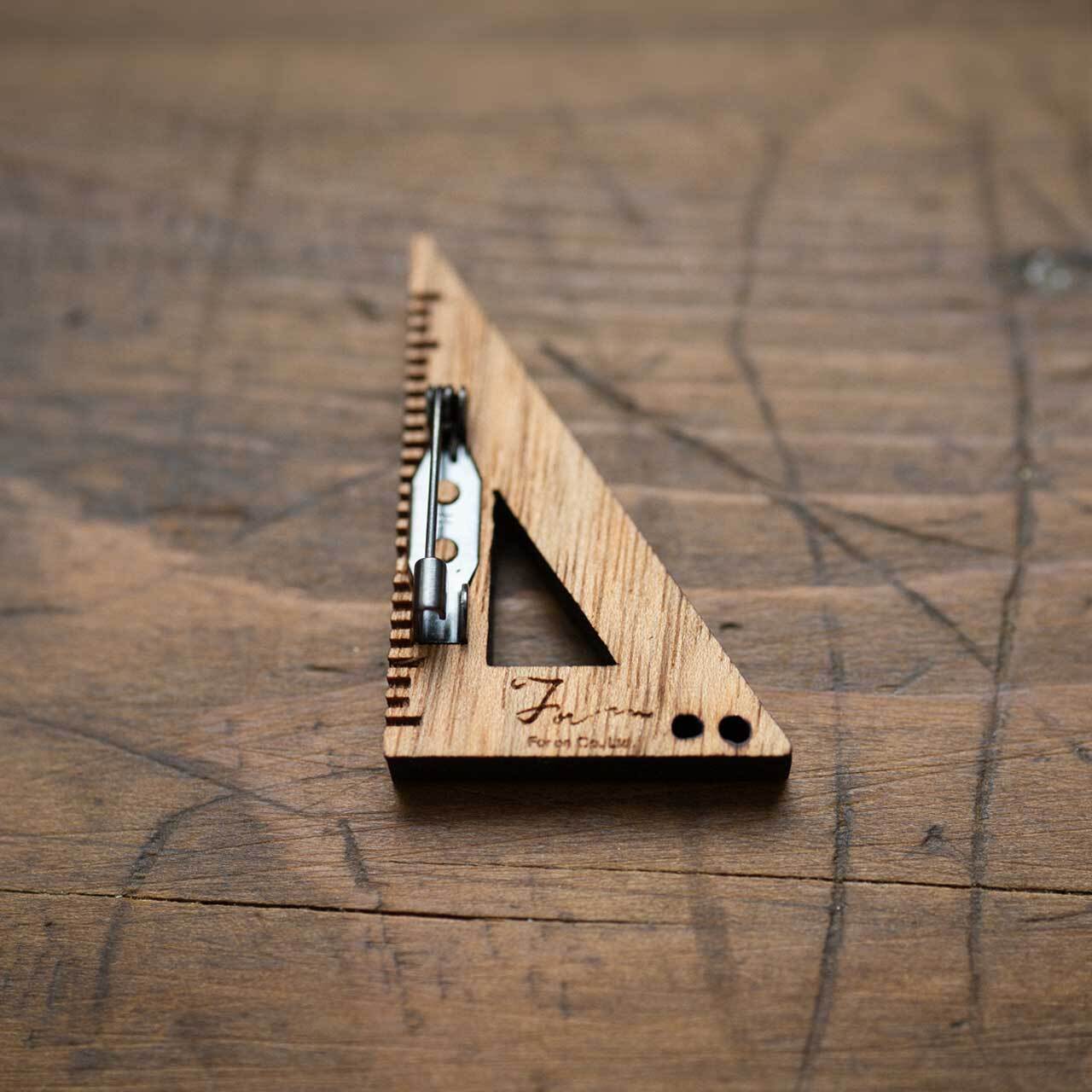 -木tch- ブローチ：set square（三角定規）