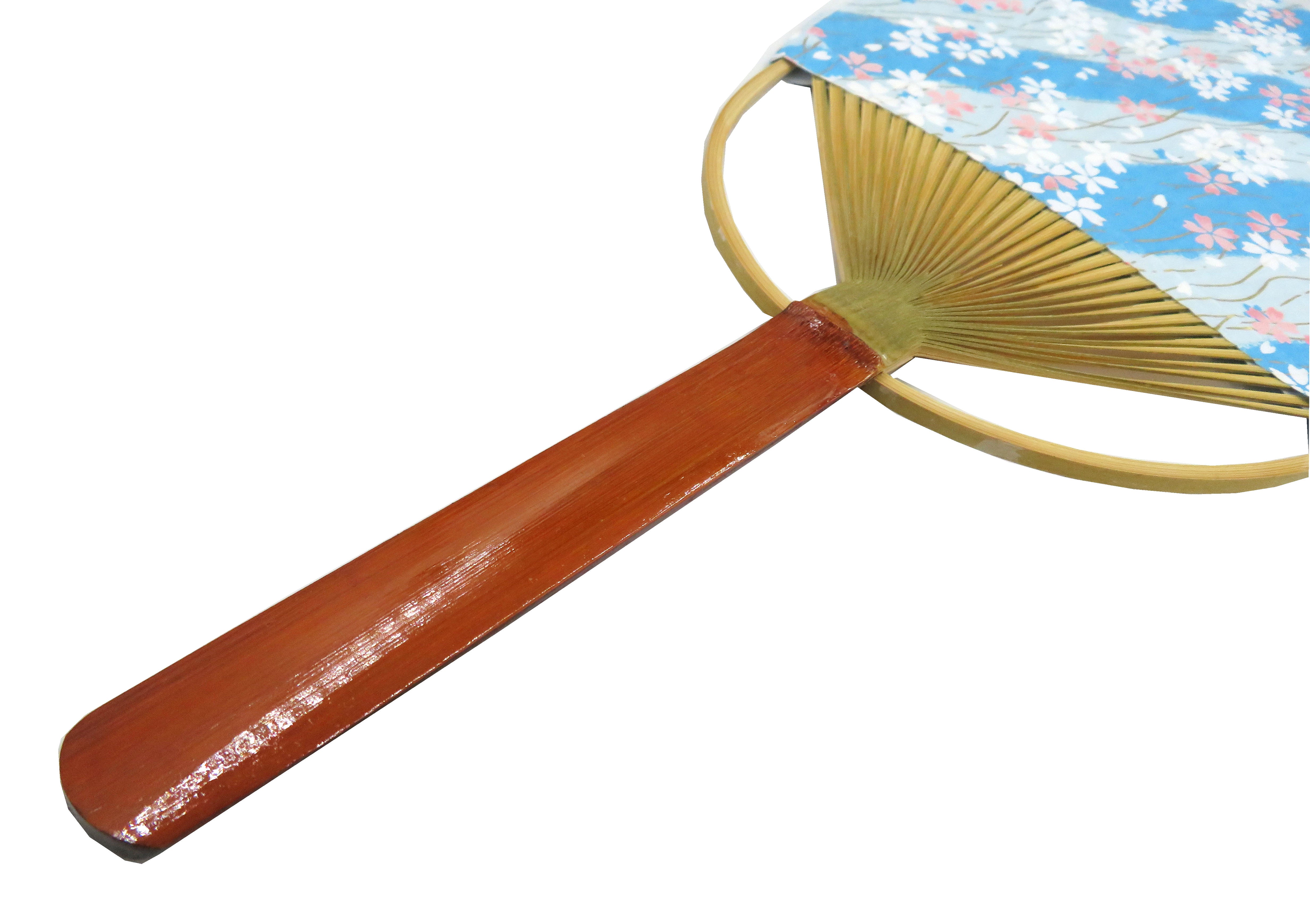 和紙屋の手仕事うちわ 友禅和紙　水色地 桜柄