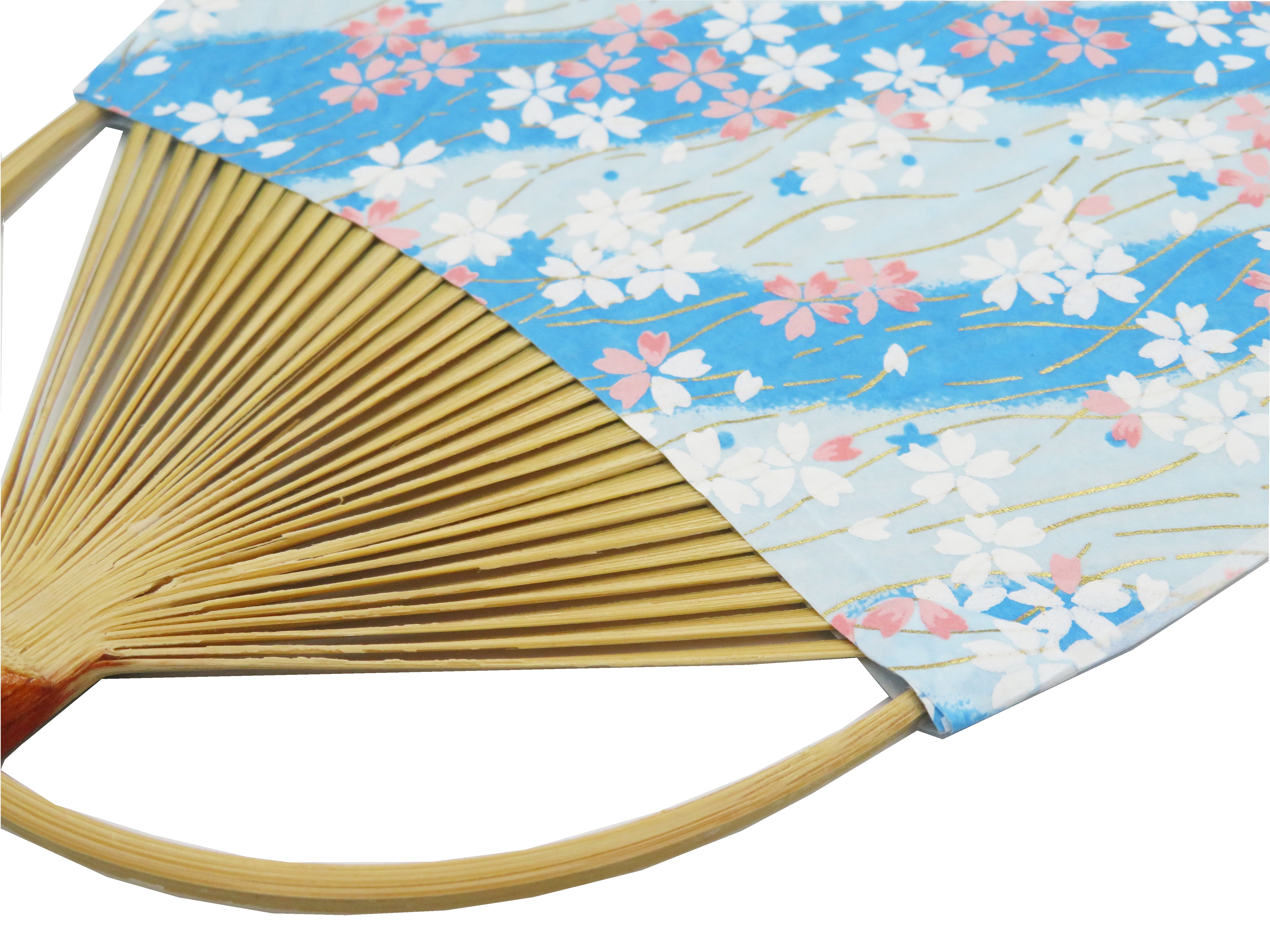 和紙屋の手仕事うちわ 友禅和紙　水色地 桜柄