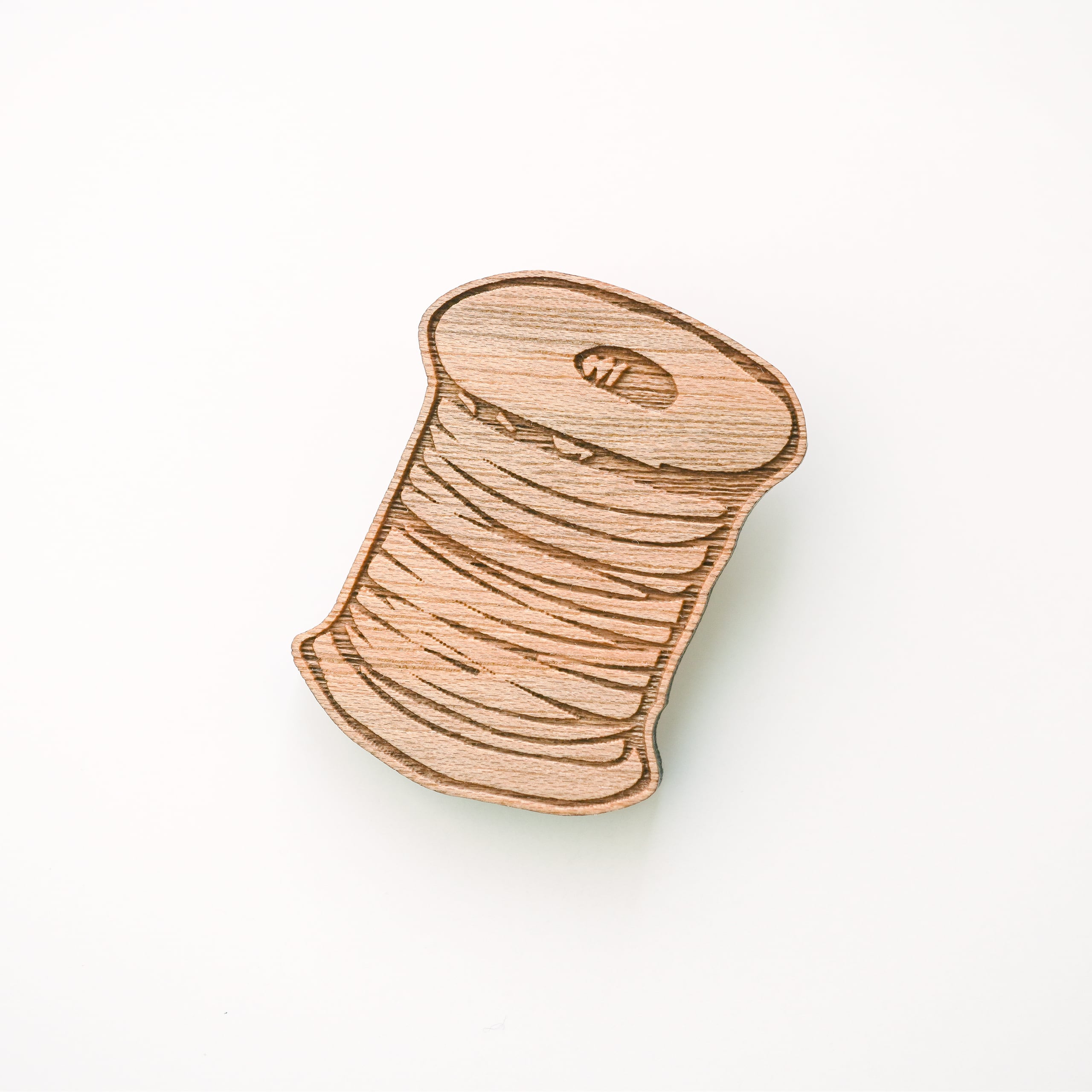 -木tch- ブローチ：bobbin（糸巻）