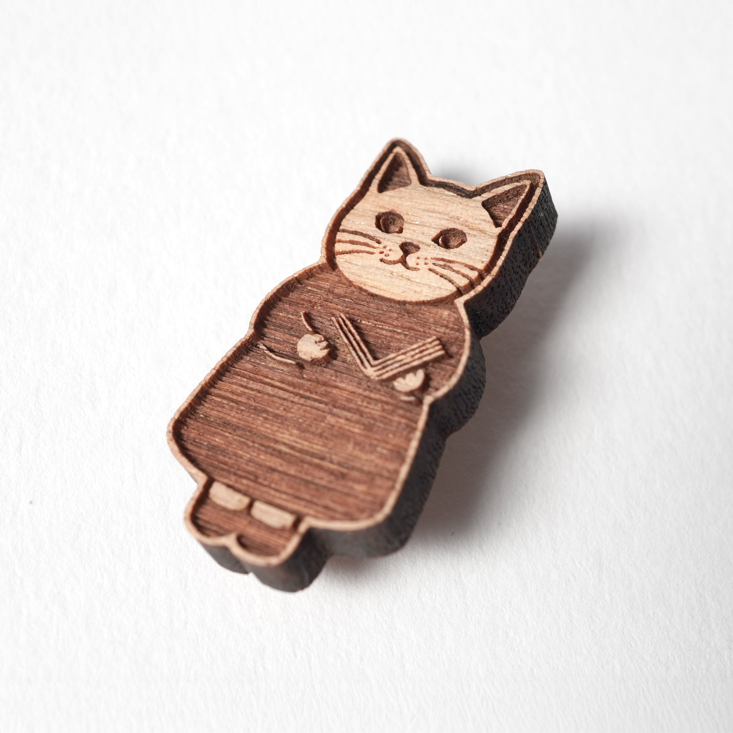 -木tch- ブローチ：reading time（リーディングタイム）