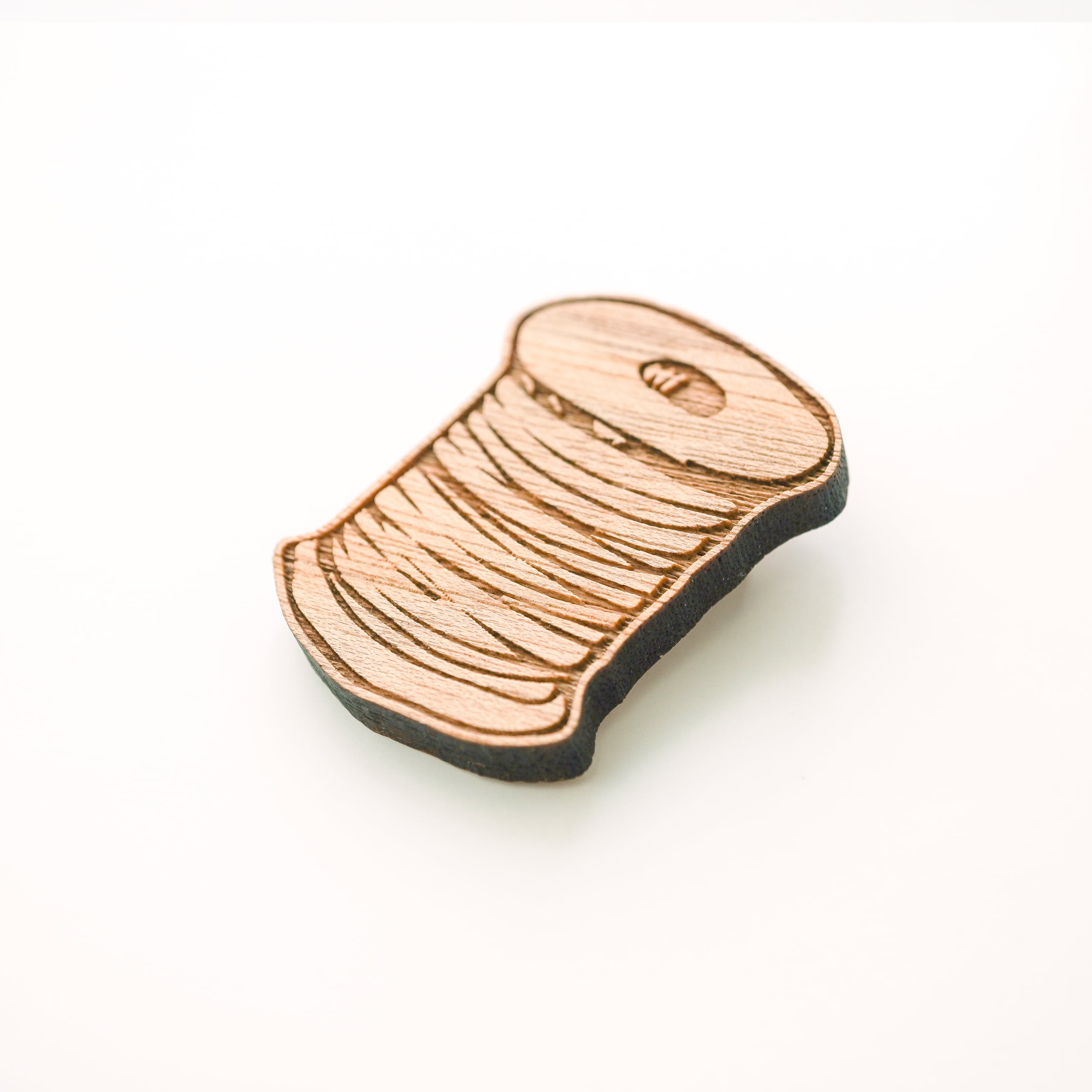 -木tch- ブローチ：bobbin（糸巻）